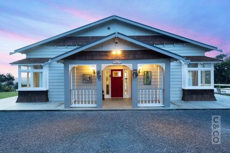 Photo of property in 10 Kaipara View Road, Helensville, 0875