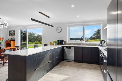 Photo of property in 32 Omahuru Road, Glenbrook, 2681