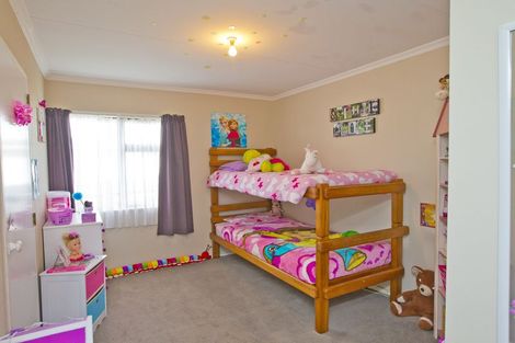 Photo of property in 19 Newton Place, Westbrook, Palmerston North, 4412