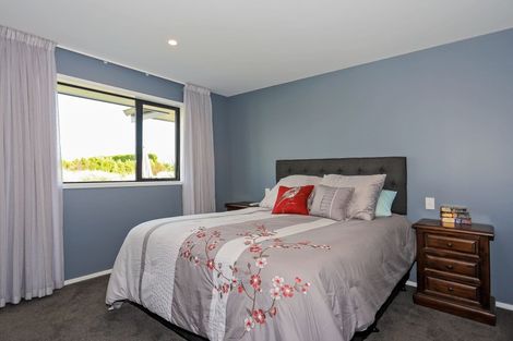 Photo of property in 15 Anglers Way, Omokoroa, 3114