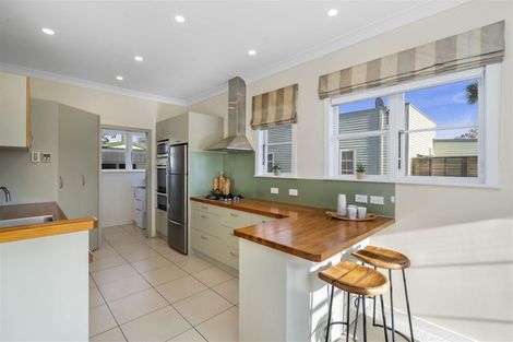 Photo of property in 5 Russell Street, Waterloo, Lower Hutt, 5011