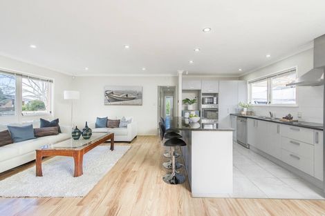 Photo of property in 2 Vanbrugh Place, Bucklands Beach, Auckland, 2014