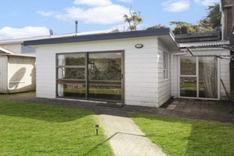 Photo of property in 5 Arahanga Grove, Maupuia, Wellington, 6022