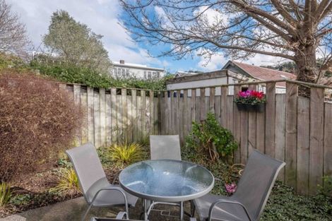Photo of property in 8p Finlay Terrace, Mount Cook, Wellington, 6021