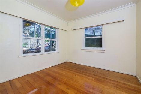 Photo of property in 5 Woodglen Road, Glen Eden, Auckland, 0602