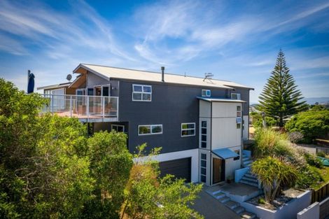 Photo of property in 15 Jane Street, Waikanae Beach, Waikanae, 5036