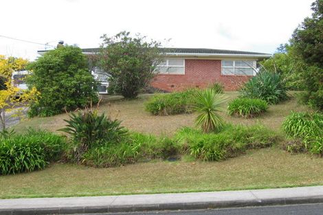 Photo of property in 16 Barron Drive, Green Bay, Auckland, 0604
