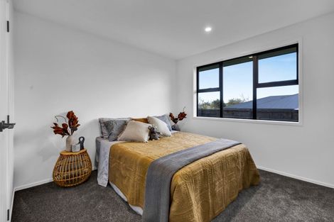 Photo of property in 6 Oliver O'leary Way, Westown, New Plymouth, 4310