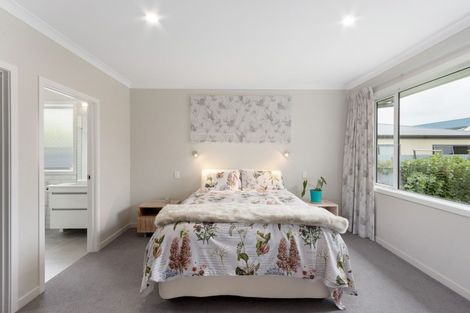 Photo of property in 16 West Place, Greenmeadows, Napier, 4112