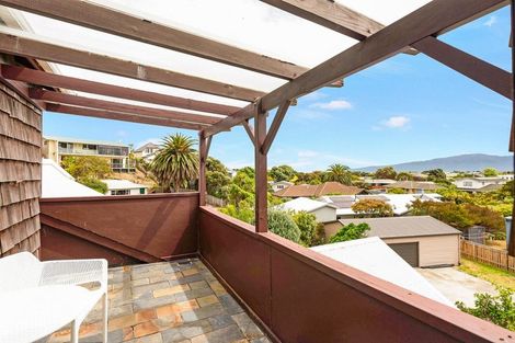 Photo of property in 10 Napier Grove, Waikanae Beach, Waikanae, 5036