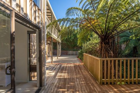 Photo of property in 37 Greyfriars Crescent, Tawa, Wellington, 5028