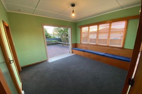Photo of property in 18 Wood Street, Takaro, Palmerston North, 4410