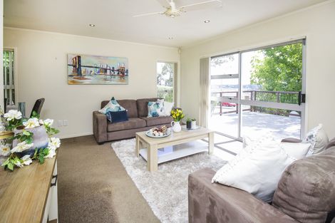 Photo of property in 24 Beauchamp Drive, Massey, Auckland, 0614