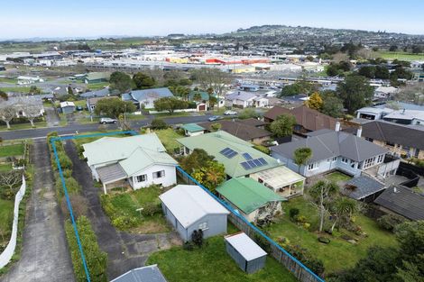 Photo of property in 32 Carlton Road, Pukekohe, 2120