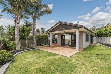 Photo of property in 21 Scarlet Oak Drive, Schnapper Rock, Auckland, 0632