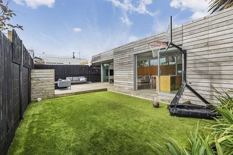 Photo of property in 185 Coutts Street, Rongotai, Wellington, 6022