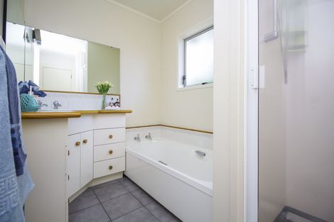 Photo of property in 24 Beauchamp Drive, Massey, Auckland, 0614