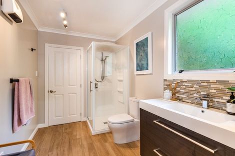 Photo of property in 5 Weka Road, Waipahihi, Taupo, 3330