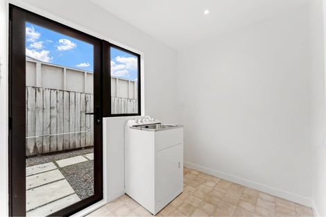 Photo of property in 52a D'oyly Drive, Stanmore Bay, Whangaparaoa, 0932