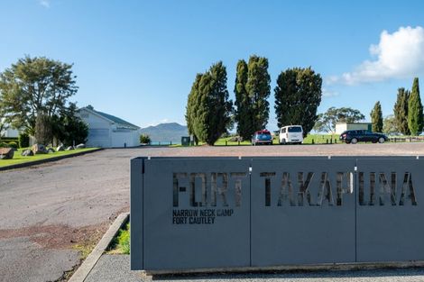 Photo of property in 4/22 North Avenue, Narrow Neck, Auckland, 0624