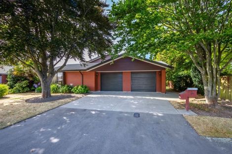 Photo of property in 28 Cricklewood Place, Avonhead, Christchurch, 8042
