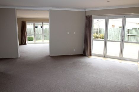 Photo of property in 5 Corsican Grove, Parklands, Christchurch, 8083