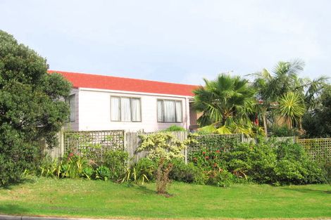 Photo of property in 12 Royalty Rise, Red Beach, 0932