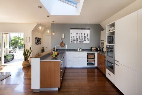 Photo of property in 14 Lynton Road, Bucklands Beach, Auckland, 2012