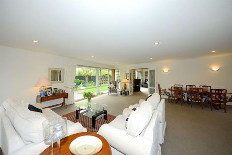 Photo of property in 16 Huntingdon Place, Avonhead, Christchurch, 8042