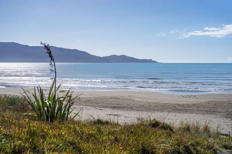 Photo of property in 116 Tutere Street, Waikanae Beach, Waikanae, 5036