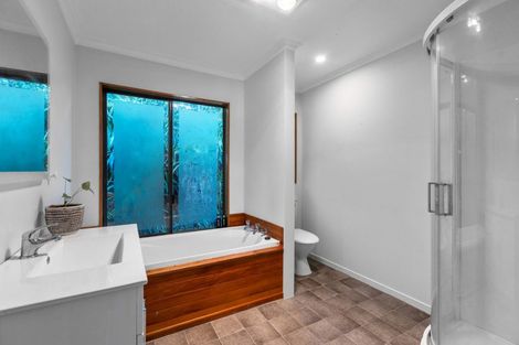 Photo of property in 33 Beaumont Crescent, Frankleigh Park, New Plymouth, 4310