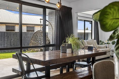 Photo of property in 31 Angus Place, Rangiora, 7400