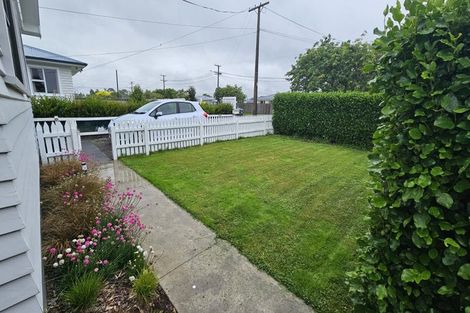 Photo of property in 10 Truby King Street, Merrilands, New Plymouth, 4312
