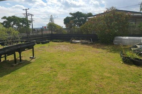 Photo of property in 135 Astley Avenue, New Lynn, Auckland, 0600