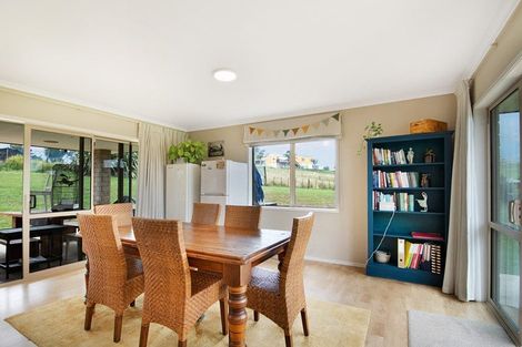 Photo of property in 64 Worsnop Way, Stillwater, Albany, 0794