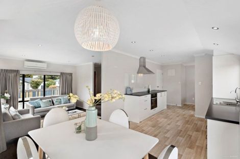 Photo of property in 1 Clarion Place, Glendene, Auckland, 0602