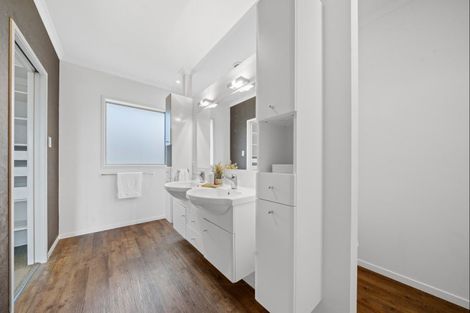 Photo of property in 5b Tupuhi Place, Highlands Park, New Plymouth, 4312