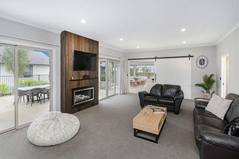 Photo of property in 15 Lady Jocelyn Place, Whitianga, 3510