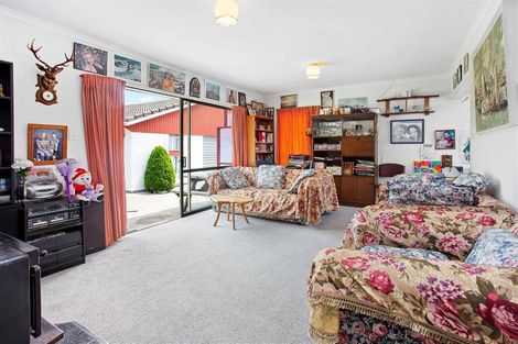 Photo of property in 7 Main North Road, Woodend, 7610