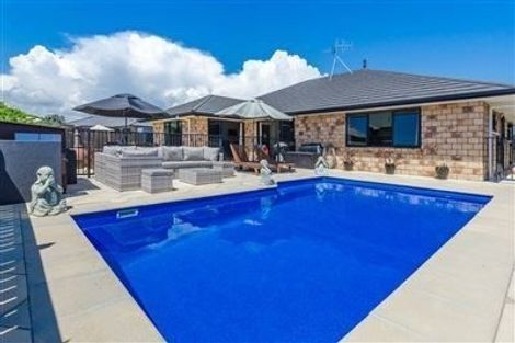 Photo of property in 8 Gandalf Crescent, Paraparaumu, 5032