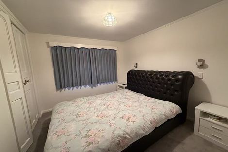 Photo of property in 12 Verena Place, Green Bay, Auckland, 0604