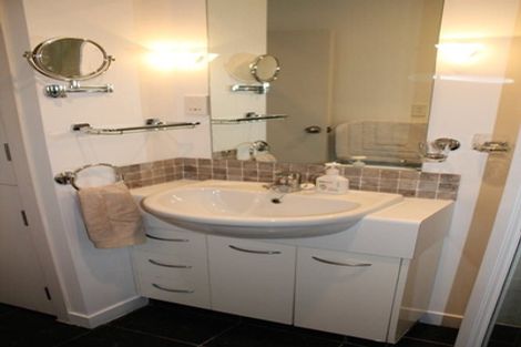 Photo of property in 2b/4 Fleet Street, Devonport, Auckland, 0624