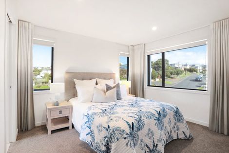 Photo of property in 1 Newhaven Terrace, Mairangi Bay, Auckland, 0630
