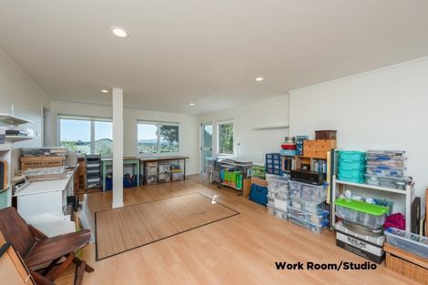 Photo of property in 58 Kakariki Grove, Waikanae, 5036