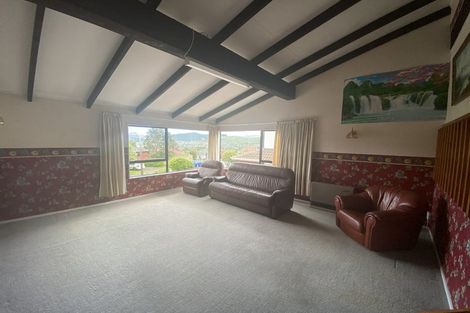 Photo of property in 10 Ordley Grove, Tawa, Wellington, 5028