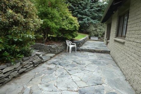 Photo of property in 11 Wynyard Crescent, Fernhill, Queenstown, 9300