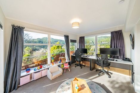 Photo of property in 51 Wyndham Road, Pinehaven, Upper Hutt, 5019