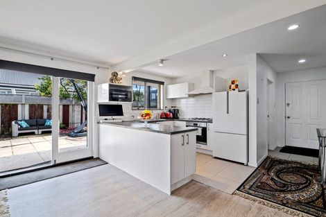 Photo of property in 2/31 Taylors Avenue, Bryndwr, Christchurch, 8052