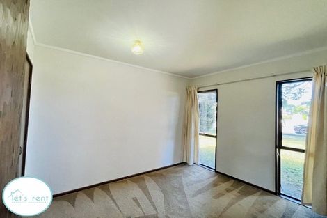 Photo of property in 11 Walter Strevens Drive, Conifer Grove, Takanini, 2112