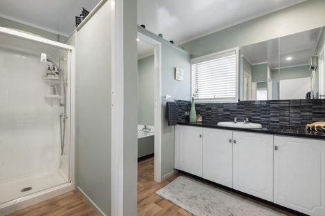 Photo of property in 127 Oaktree Avenue, Browns Bay, Auckland, 0630